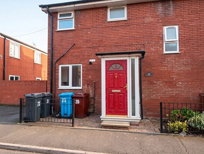 4 Bedroom Terraced House To Rent In Whitecliff Close, Manchester, M14