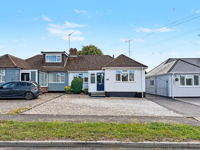 2 Bedroom Bungalow For Sale In Louis Drive West, Rayleigh, SS6