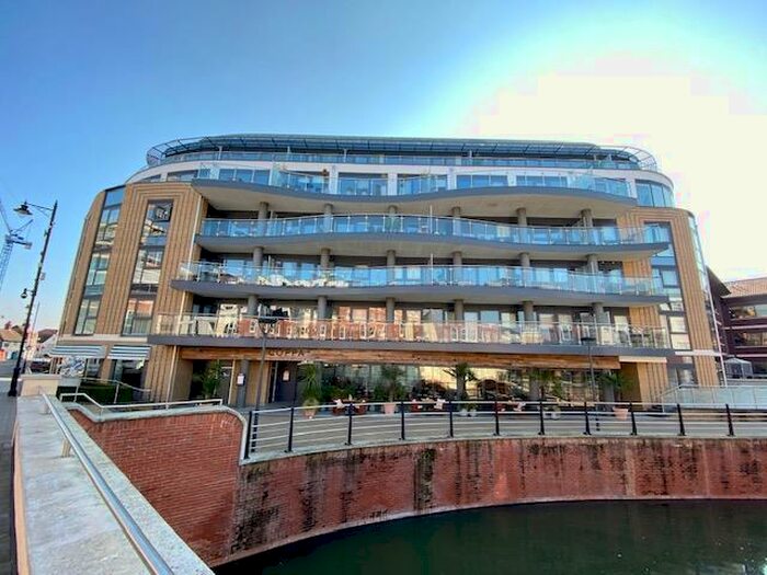 2 Bedroom Apartment To Rent In Bridge Avenue, Maidenhead, SL6