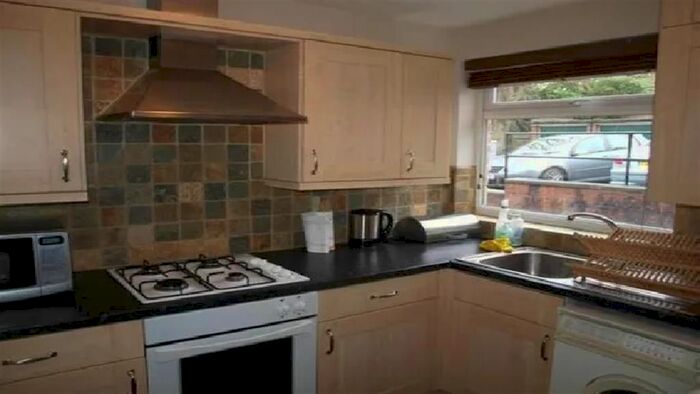 2 Bedroom Flat To Rent In Dollis Avenue, London, N3