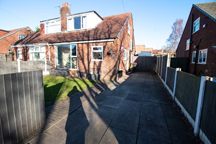 4 Bedroom Semi Detached Bungalow For Sale In Trent Way, Kearsley, Bolton, BL4