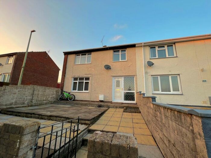 3 Bedroom House To Rent In Bryngolau, Tonyrefail, Porth, CF39
