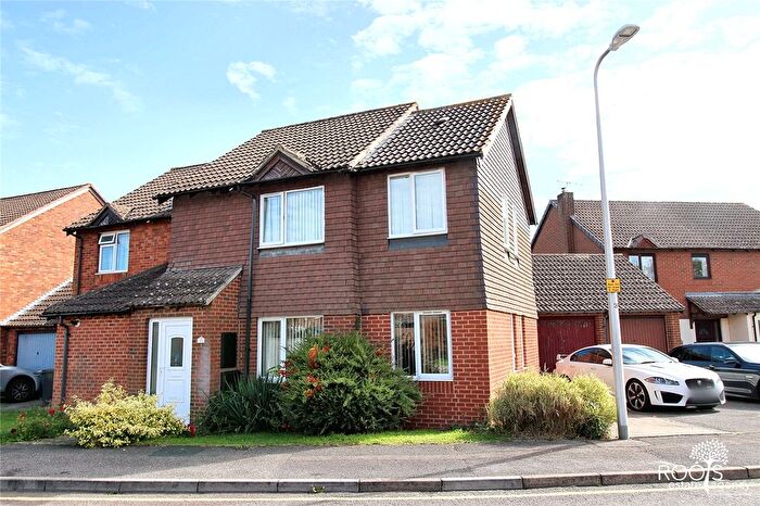 4 Bedroom Semi-detached House For Sale In Quarrington Close, Thatcham, Berkshire, RG19