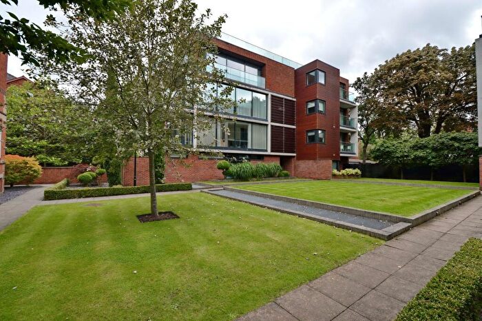 2 Bedroom Apartment To Rent In Barlow Moor Road, Manchester, M20