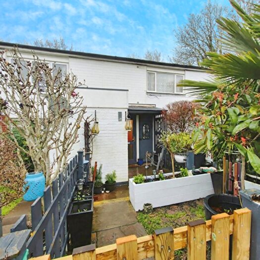 1 Bedroom Maisonette For Sale In Burgett Road, Slough, SL1