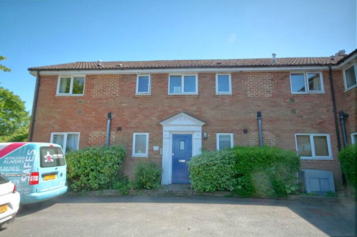 1 Bedroom Apartment For Sale In Badgers Close, Forest Hill, OX33
