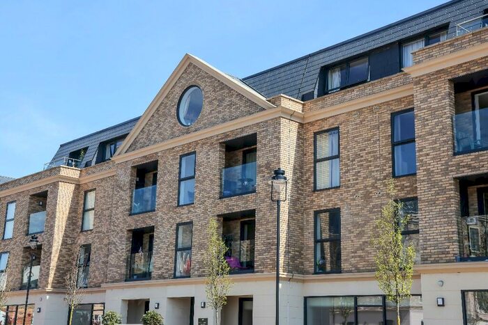 1 Bedroom Apartment For Sale In Fountain Way, Salisbury, Wiltshire, SP2