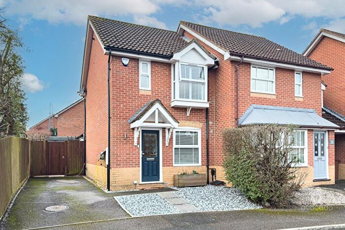 2 Bedroom End Of Terrace House For Sale In Wallcroft Close, Binfield, RG42
