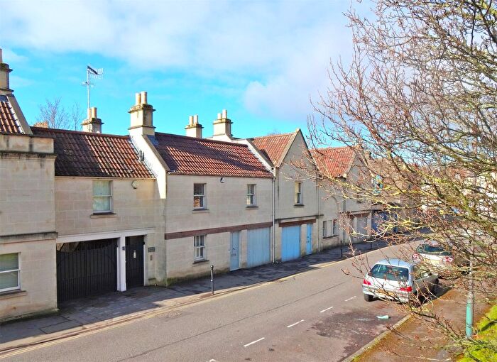 4 Bedroom Terraced House To Rent In Crescent Lane, Bath, BA1