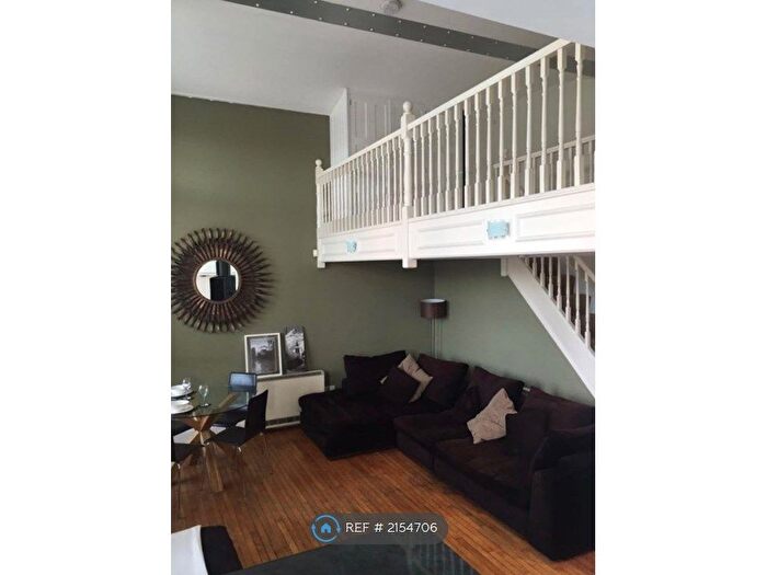 2 Bedroom Flat To Rent In The Royal, Salford, M3