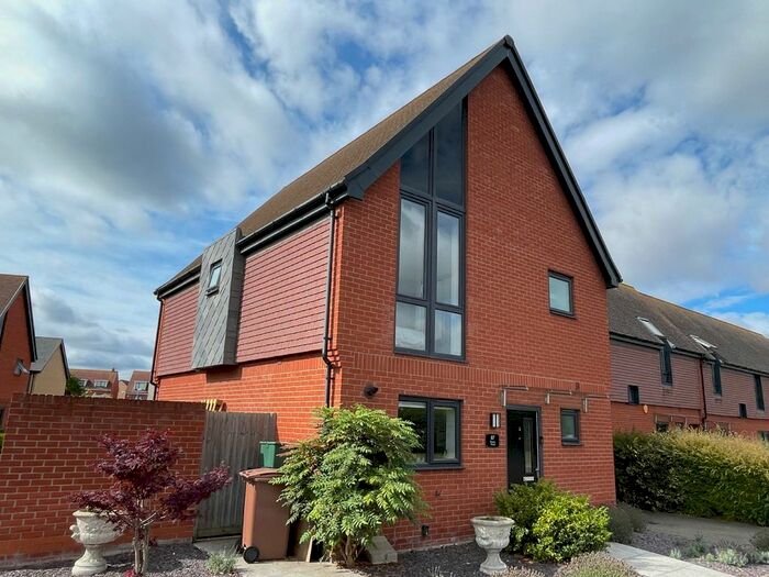 4 Bedroom Semi-Detached House To Rent In Brassie Wood, Chelmsford, CM3