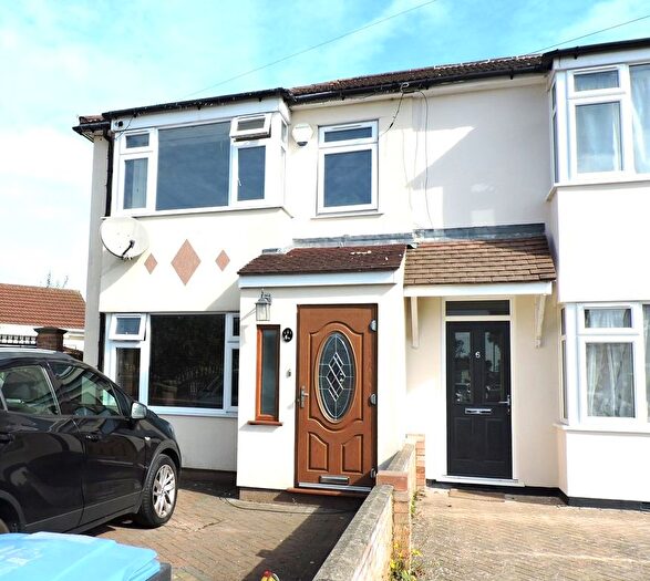 3 Bedroom Semi-Detached House To Rent In Clydesdale, Enfield, EN3