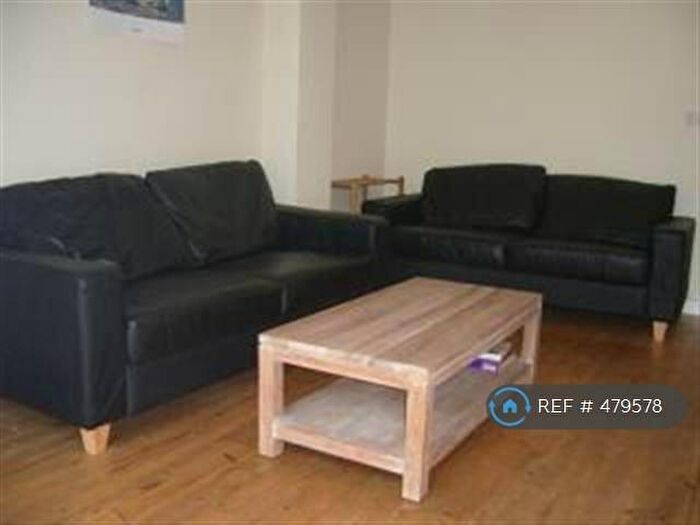 4 Bedroom End Of Terrace House To Rent In Berkeley Close, Southampton, SO15