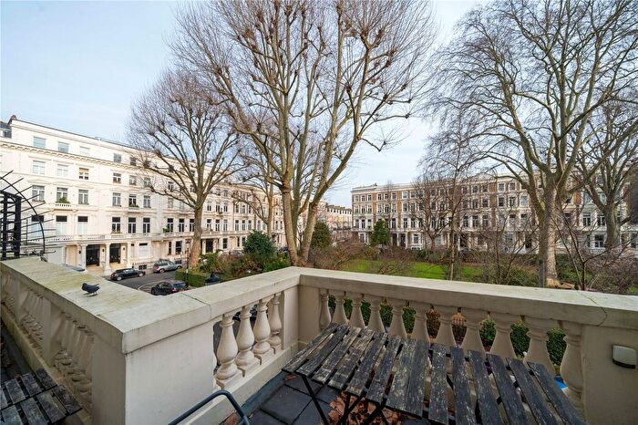 3 Bedroom Flat To Rent In Earl's Court Square, London, SW5