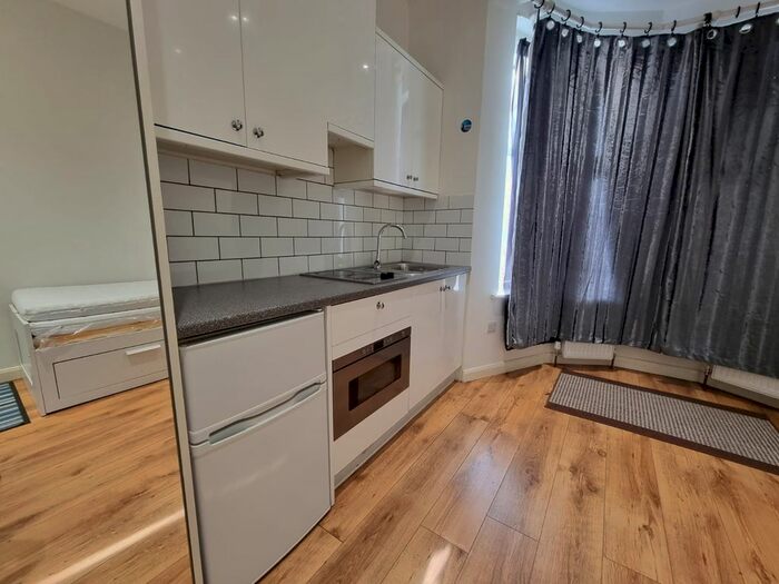 1 Bedroom Flat To Rent In Rosebank Avenue, Wembley, London, HA0