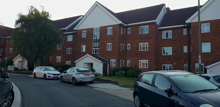 3 Bedroom Flat To Rent In Elmshurst Crescent, East Finchley, N2