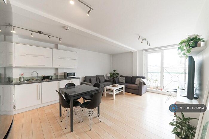 2 Bedroom Flat To Rent In Mowlem Street, Bethnal Green, E2