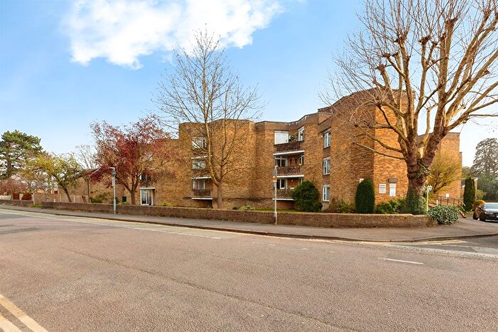 1 Bedroom Flat For Sale In Sussex Close, Slough, SL1