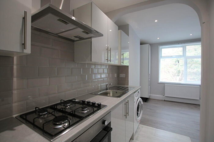3 Bedroom Flat To Rent In Station Parade, Willesden Green, NW2