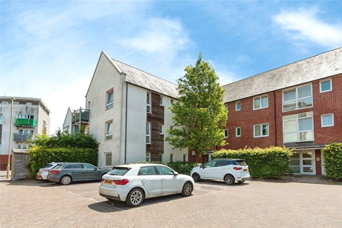 2 Bedroom Flat For Sale In Edmund Court, Basingstoke, Hampshire, RG24