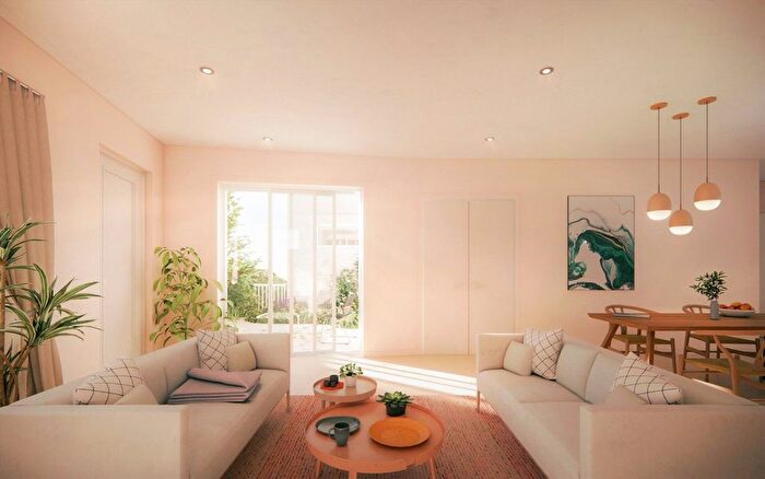 3 Bedroom Terraced House For Sale In Ravensbourne Park, Catford, SE6