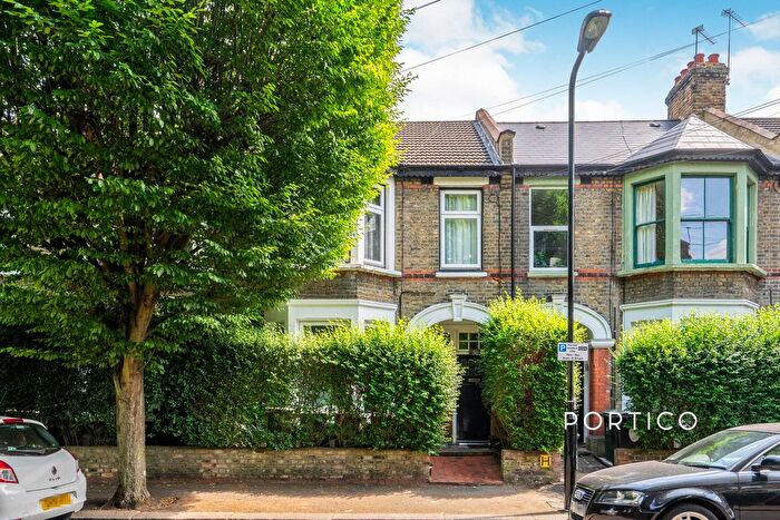 2 Bedroom Flat To Rent In Lawton Road, Leyton, E10