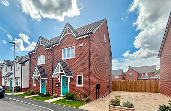 3 Bedroom Semi-Detached House For Sale In Beard Close, Kenilworth, CV8