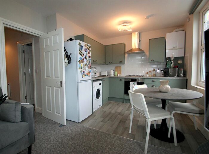 2 Bedroom Flat To Rent In Uxbridge Road, London, W12