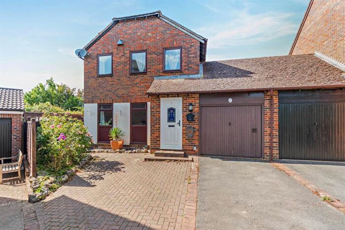 3 Bedroom Link Detached House For Sale In Bodsham Crescent, Bearsted, Maidstone, ME15