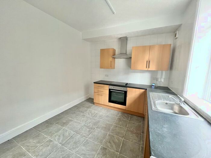 4 Bedroom House To Rent In Union Street South, Halifax, HX1