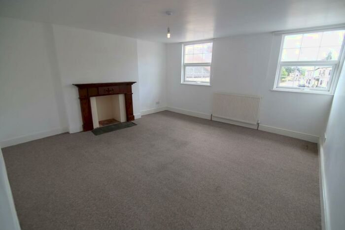 2 Bedroom Flat To Rent In The Square, Uffculme, EX15