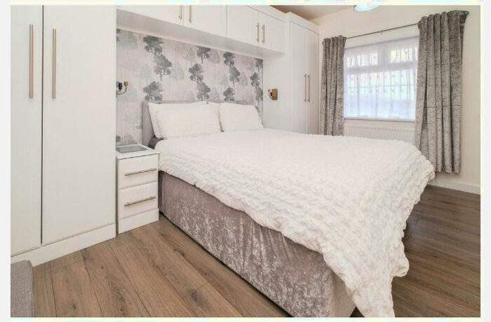 4 Bedroom House To Rent In East Dam Wood Road, ***Virtual Viewing***, L24