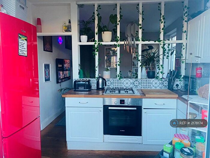 2 Bedroom Flat To Rent In Victoria Avenue, London, E6