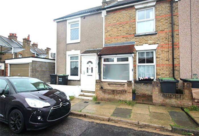2 Bedroom End Of Terrace House To Rent In Alfred Road, Gravesend, Kent, DA11