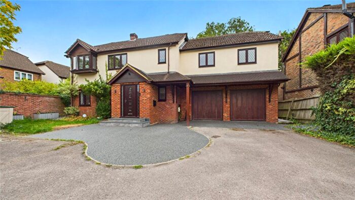 5 Bedroom Detached House For Sale In Shrublands Drive, Lightwater, Surrey, GU18