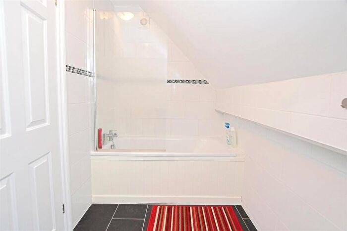 1 Bedroom Flat To Rent In Lodge Road, Hendon, NW4