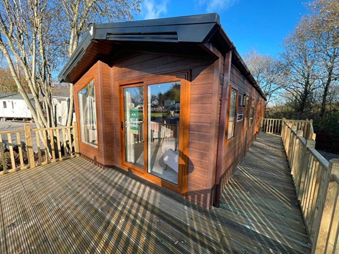 2 Bedroom Mobile/park Home For Sale In Cheriton Bishop, Exeter, EX6