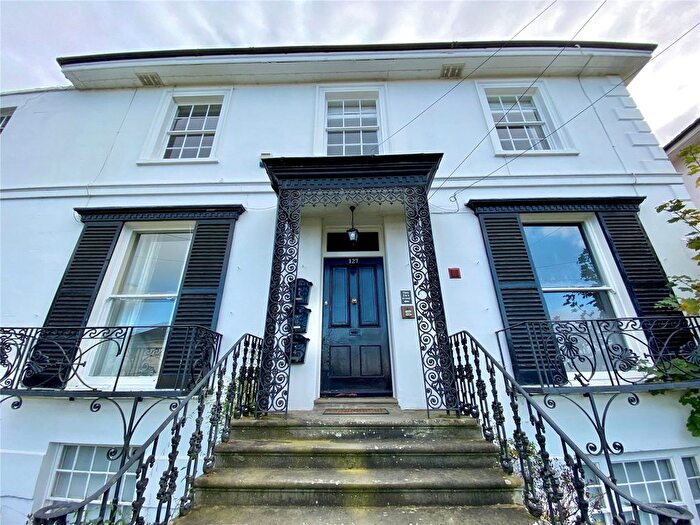 2 Bedroom Flat For Sale In Hales Road, Cheltenham, Gloucestershire, GL52