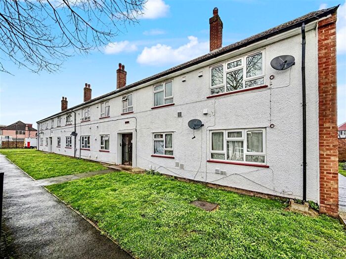 2 Bedroom Flat For Sale In Staines Road, Hounslow., TW4