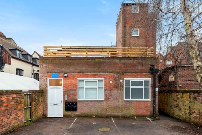 1 Bedroom Flat To Rent In Chesham, Buckinghamshire, HP5