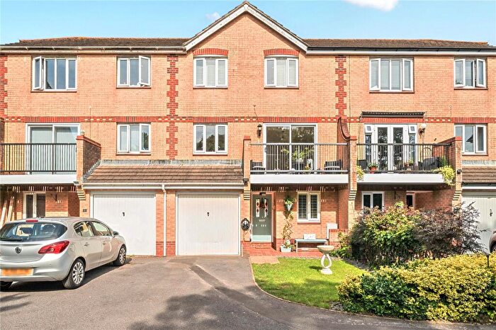 3 Bedroom Terraced House For Sale In Essenhigh Drive, Worthing, West Sussex, BN13