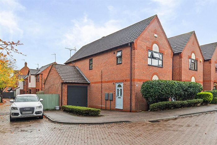 3 Bedroom Detached House For Sale In The Hythe, Two Mile Ash, Milton Keynes, MK8
