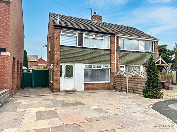 3 Bedroom Semi-Detached House For Sale In Whitewell Close, Preston, PR3