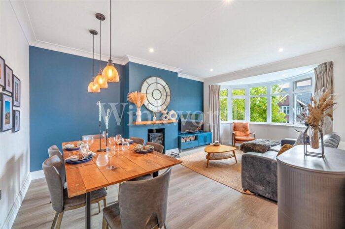 3 Bedroom Maisonette To Rent In The Mount, Creighton Avenue, London, N2