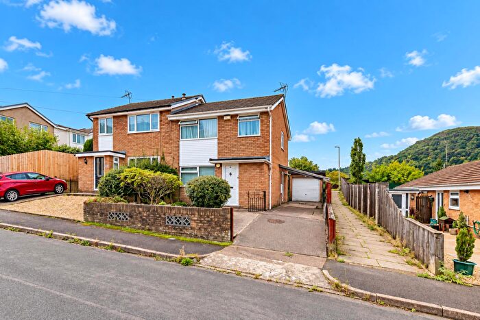3 Bedroom Semi-Detached House For Sale In Rhiw'r Ddar, Taffs Well, Cardiff, CF15