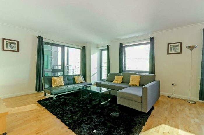 2 Bedroom Flat To Rent In Discovery Dock East, Canary Wharf, London, E14