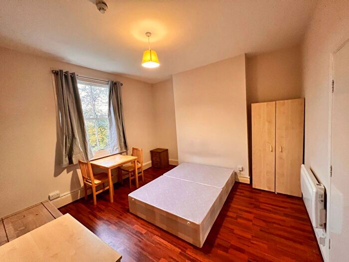 Studio To Rent In Pleshey Road, London, N7