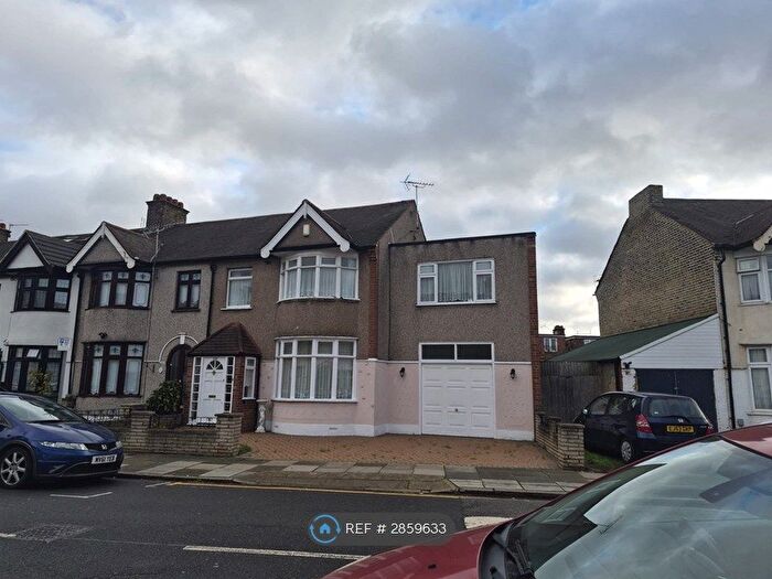 4 Bedroom Semi Detached House To Rent In Salisbury Avenue, Barking, IG11