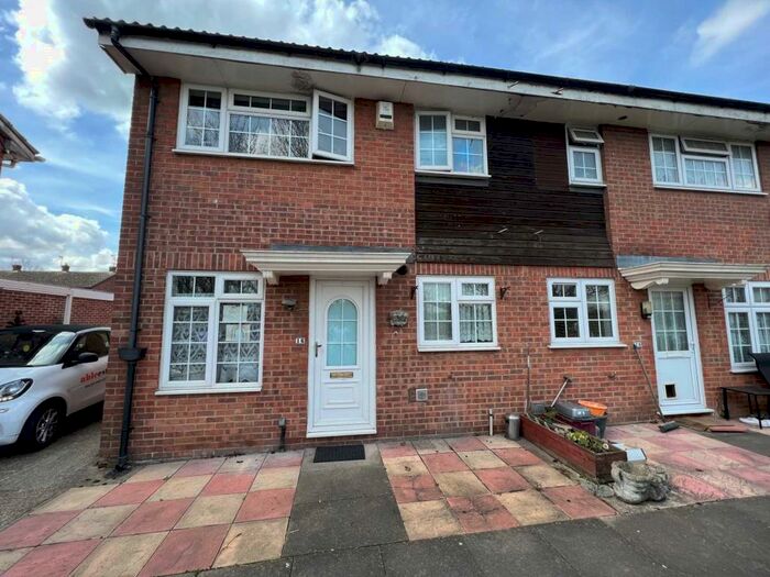 Houses for sale & to rent in DA8 3FH, DELL VIEW ROAD, Erith Erith