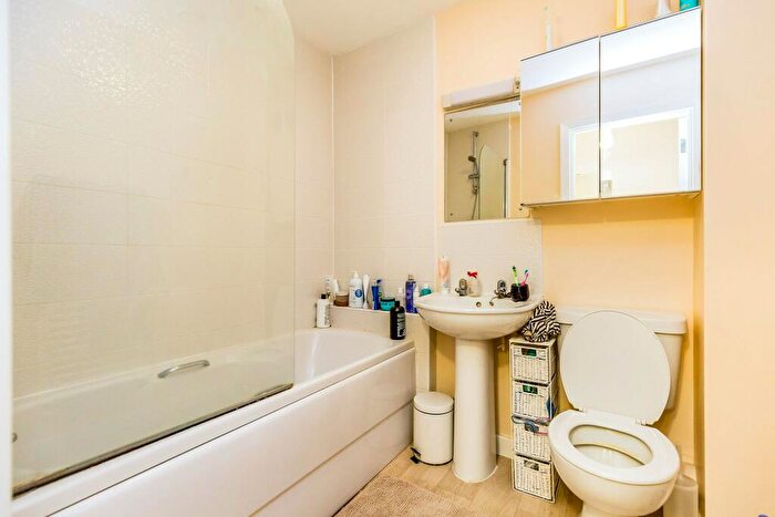 2 Bedroom Apartment To Rent In Candleford Court, Buckingham, MK18